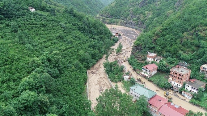 Trabzon'da HES borusu patladı 2 ölü, 2 kayıp 21