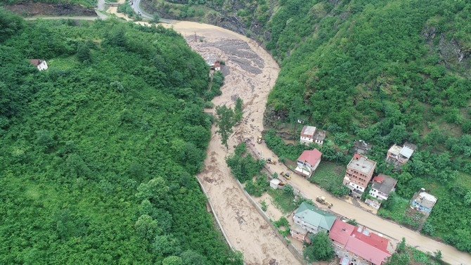 Trabzon'da HES borusu patladı 2 ölü, 2 kayıp 22