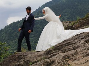 Rize’nin yaylaları gelin ve damatların fotoğraf stüdyosu oldu