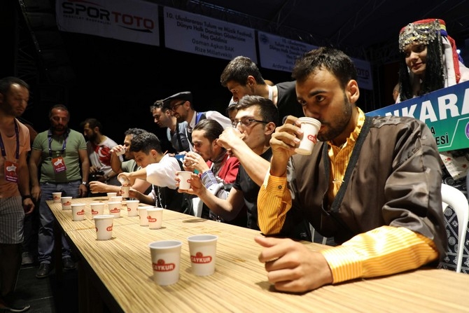 Rize'deki En Hızlı Çay İçme Yarışmasını İranlı Eisazadeh Kazandı 7