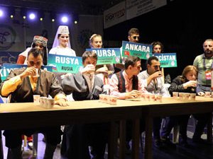 Rize'deki En Hızlı Çay İçme Yarışmasını İranlı Eisazadeh Kazandı