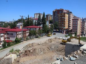 Rize'de Mahalleyi "Çin Seddi" Gibi Ayırdılar