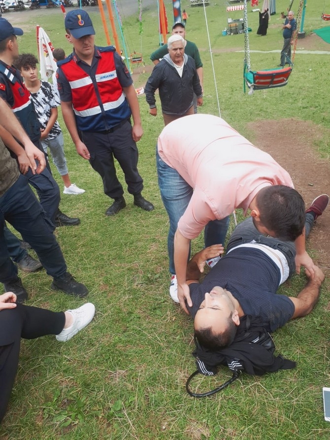 Rize'de Salıncakta Eşini Sallarken Düşen Kişi Yaralandı 4