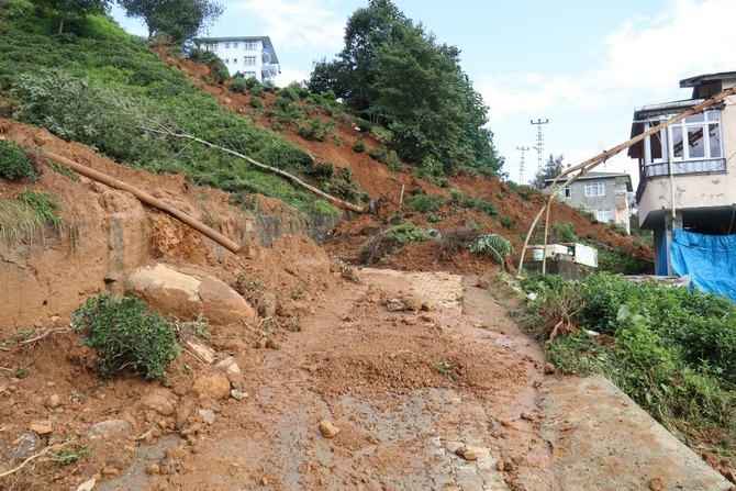 Rize'de Şiddetli Yağış: 3 Ev Boşaltıldı 11