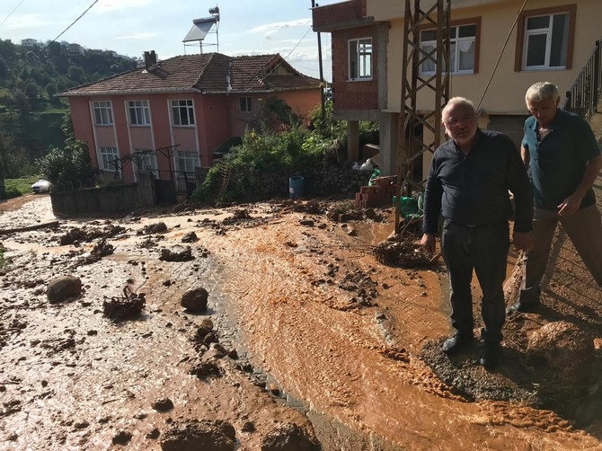 Rize'de Şiddetli Yağış: 3 Ev Boşaltıldı 3
