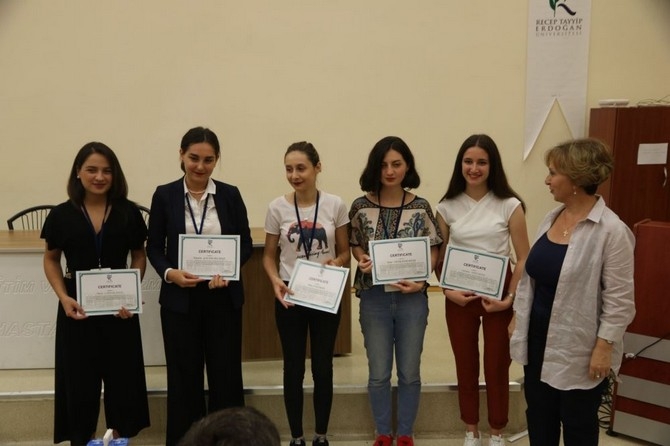 RTEÜ'de Stajını Tamamlayan Gürcü Öğrencilere Sertifika Töreni Yapıl 15