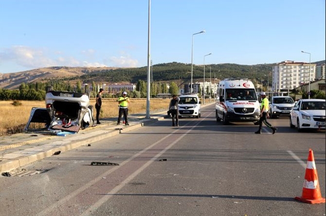 Rize Plakalı Otomobil Sivas'ta Kaza Yaptı 5 Yaralı 1