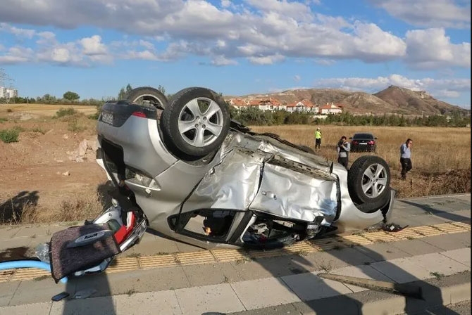 Rize Plakalı Otomobil Sivas'ta Kaza Yaptı 5 Yaralı 6