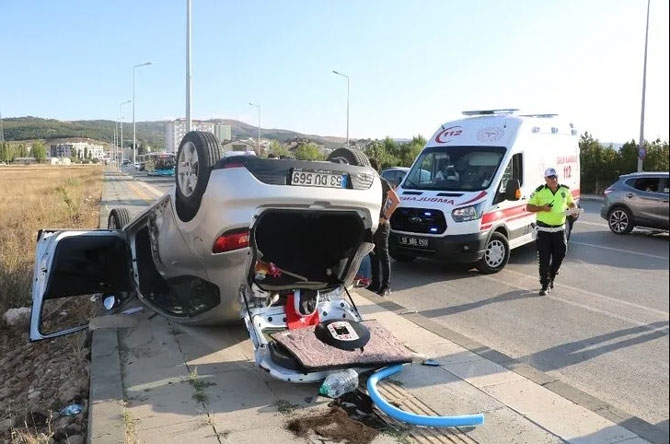 Rize Plakalı Otomobil Sivas'ta Kaza Yaptı 5 Yaralı 7