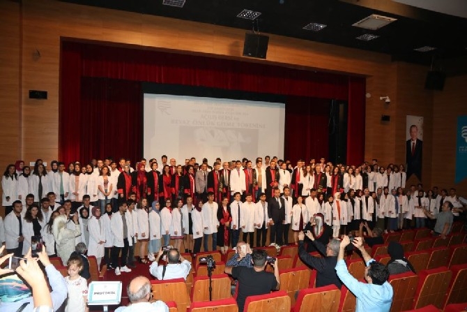 RTEÜ Tıp Fakültesi Açılış Dersi ve Önlük Giyme Töreni Gerçekleştirildi 57