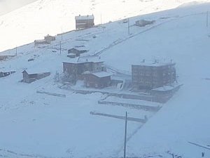 Yaylalar beyaza büründü