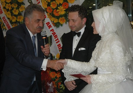 Avcı'nın Nikah Şahidi Bakan Yazıcı 46