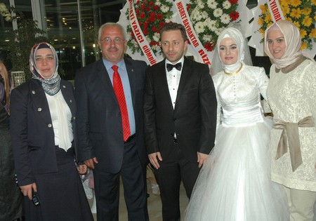 Avcı'nın Nikah Şahidi Bakan Yazıcı 78