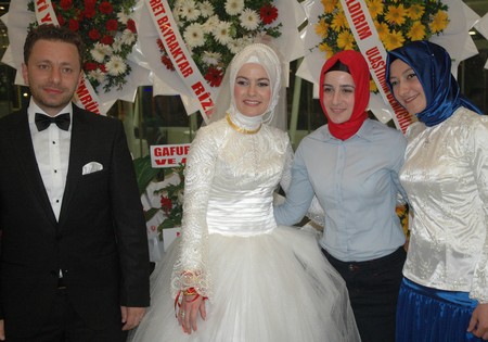 Avcı'nın Nikah Şahidi Bakan Yazıcı 84