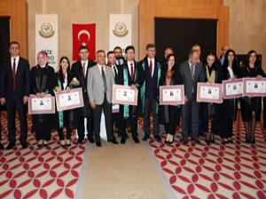 Rize Barosu Yeni Avukatlar İçin Ruhsat Töreni Düzenledi