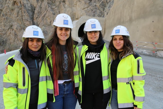 Türkiye'nin en yüksek baraj inşaatına "kadın eli" 19