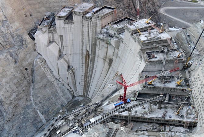 Türkiye'nin en yüksek baraj inşaatına "kadın eli" 8