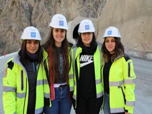 Türkiye'nin en yüksek baraj inşaatına "kadın eli"