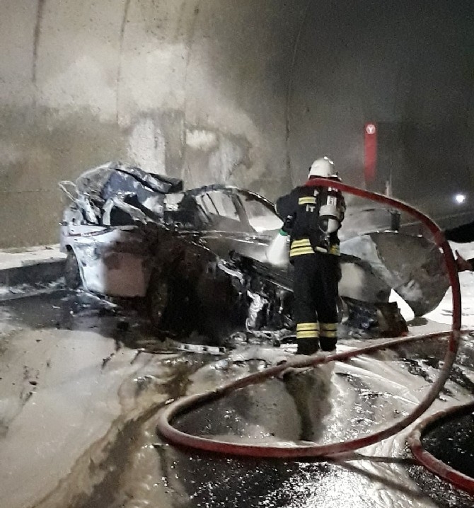 Cankurtaran Tüneli'nde kaza 1 ölü, 2 yaralı 5