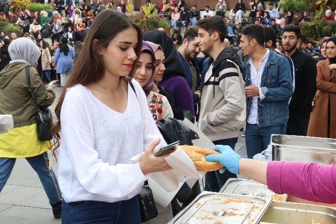 RTEÜ Öğrencileri Festivalde 1 Ton Hamsi Tüketti 24