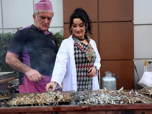 RTEÜ Öğrencileri Festivalde 1 Ton Hamsi Tüketti