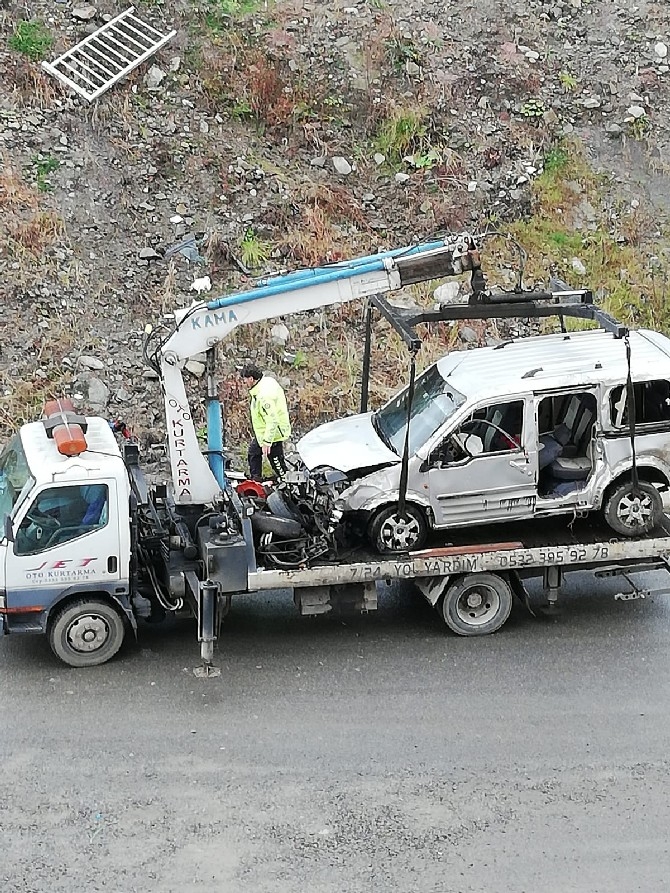 Rize’de Trafik Kazası. Bir Aile Ölümden Döndü 11