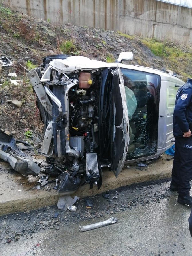 Rize’de Trafik Kazası. Bir Aile Ölümden Döndü 17