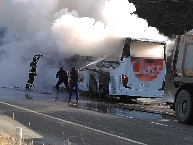 Rize’de yolcu otobüsü alev alev yandı 2