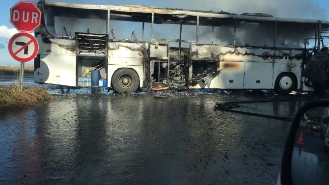 Rize’de yolcu otobüsü alev alev yandı 3