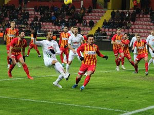İstikbal Mobilya Kayserispor ile Çaykur Rizespor Maçı