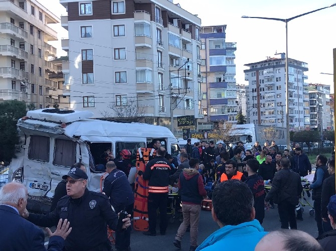 Trabzon’da feci kaza: 2 ölü, 20 yaralı 43