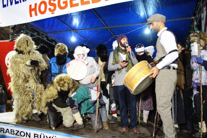 Kostümleri giyindiler, Kalandar’ı kutladılar 13