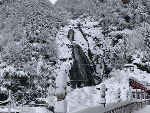 Ağaran Şelalesi'nde kartpostallık görüntüler oluştu