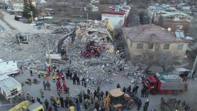 Elazığ’da 6.8 Büyüklüğünde Deprem 10