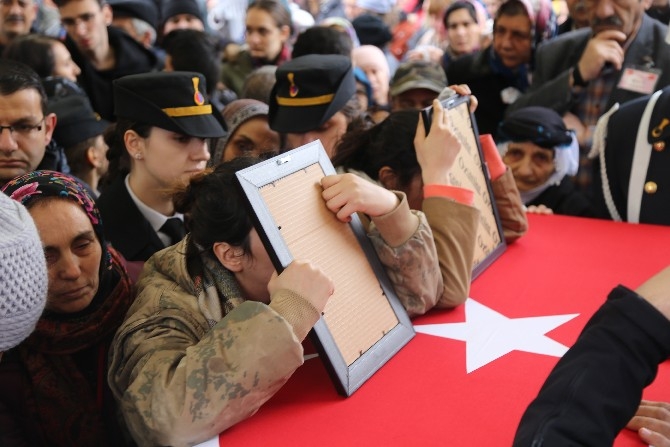 Şehit Jandarma Uzman Onbaşı Akçam son yolculuğuna uğurlandı 19