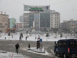 Rize ve Trabzon'da kar yağışı