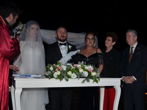 TBMM Eski Başkanı Toptan, Yeğeninin Nikah Şahidi Oldu