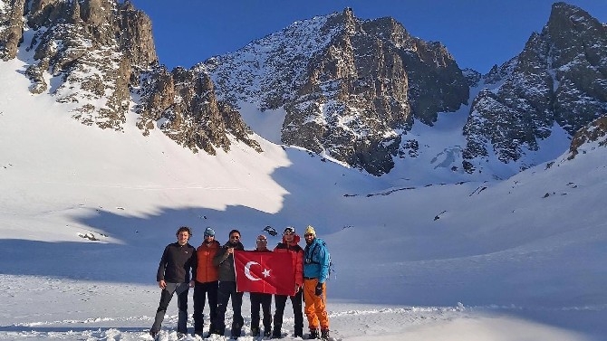 Doğu Karadenizli dağcılardan Kaçkar Dağı zirvesine zorlu tırmanış 10