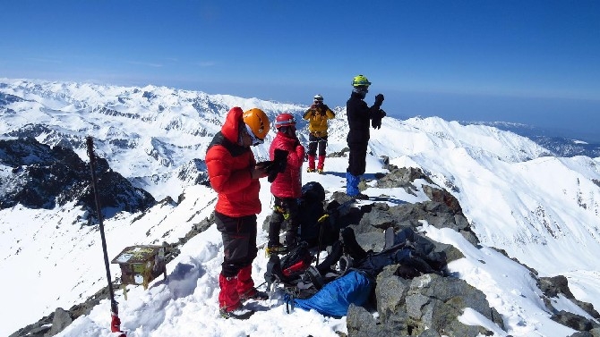 Doğu Karadenizli dağcılardan Kaçkar Dağı zirvesine zorlu tırmanış 9