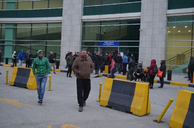 Sarp Sınır Kapısı yolcu trafiğine kapatıldı 14