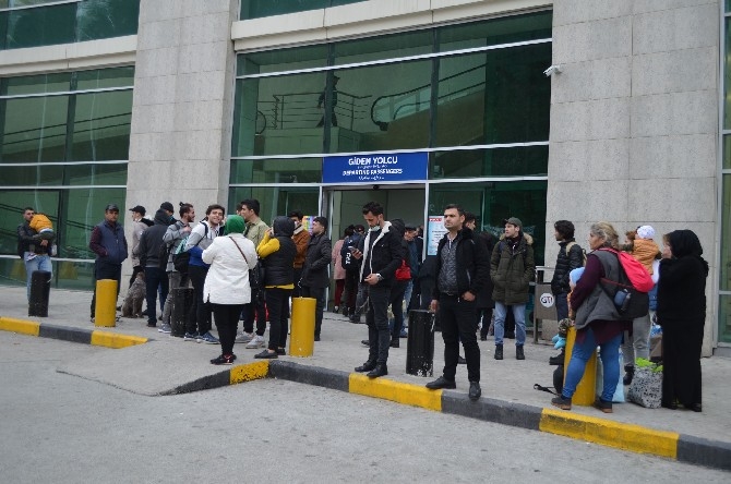 Sarp Sınır Kapısı yolcu trafiğine kapatıldı 3