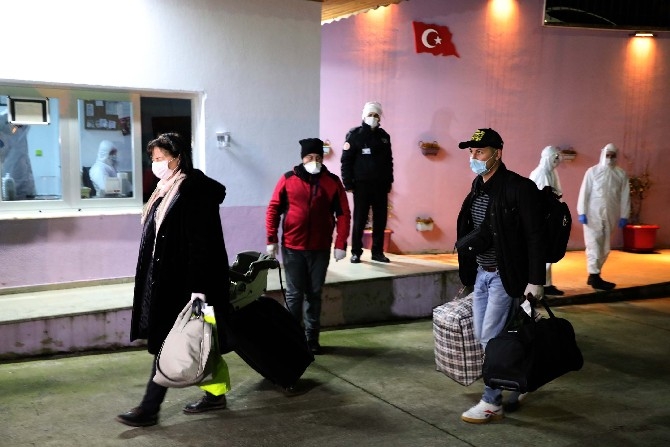 Ukraynadan getirilen 142 Türk vatandaşı Rize'de yurda yerleştirildi 11