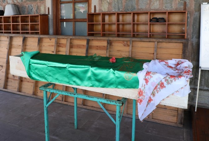 Rize'de öldürülen AK Parti Fındıklı İlçe Başkan Yardımcısı Gamze Pa 9