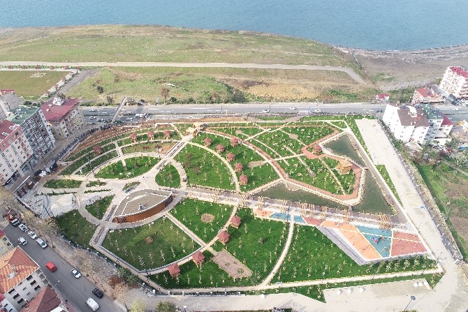 Trabzon'un deniz manzaralı Millet Bahçesi tamamlandı 15