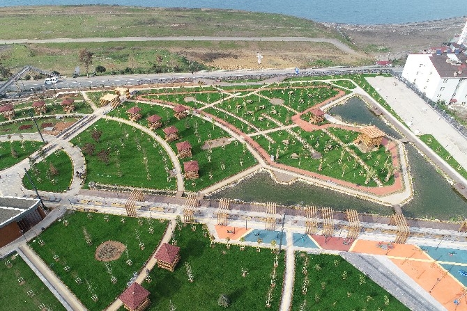 Trabzon'un deniz manzaralı Millet Bahçesi tamamlandı 3