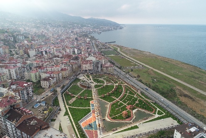 Trabzon'un deniz manzaralı Millet Bahçesi tamamlandı 9