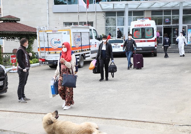 Rize'de karantina süresi dolan 193 kişi evlerine uğurlandı 10