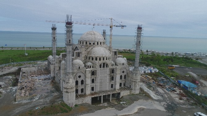 Doğu Karadeniz’in en büyük cami ve külliyesinin yapımı sürüyor 4