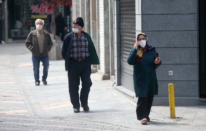 Trabzon'da 65 yaş ve üzeri vatandaşlar uzun bir aradan sonra sokağa 16