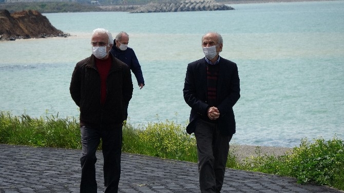 Trabzon'da 65 yaş ve üzeri vatandaşlar uzun bir aradan sonra sokağa 5